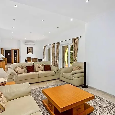 Vila Sleeps 10 With Pool Air Con And Wifi Vilamoura