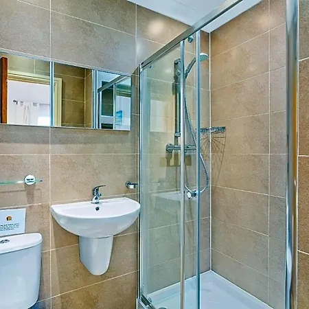 Sleeps 10 With Pool Air Con And Wifi