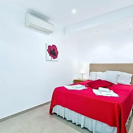 Sleeps 10 With Pool Air Con And Wifi Vila *