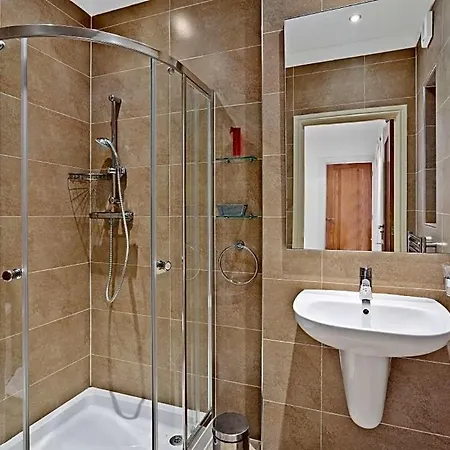 Sleeps 10 With Pool Air Con And Wifi 维拉摩拉