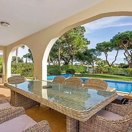 Sleeps 10 With Pool Air Con And Wifi 别墅