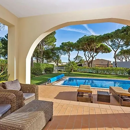 Sleeps 10 With Pool Air Con And Wifi 别墅