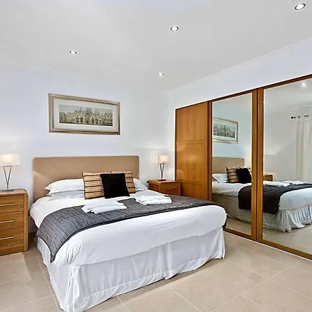 Sleeps 10 With Pool Air Con And Wifi