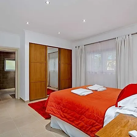 Sleeps 10 With Pool Air Con And Wifi * 维拉摩拉