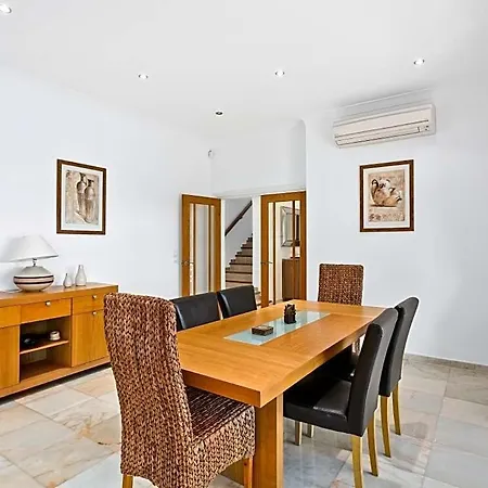 别墅 Sleeps 10 With Pool Air Con And Wifi 维拉摩拉